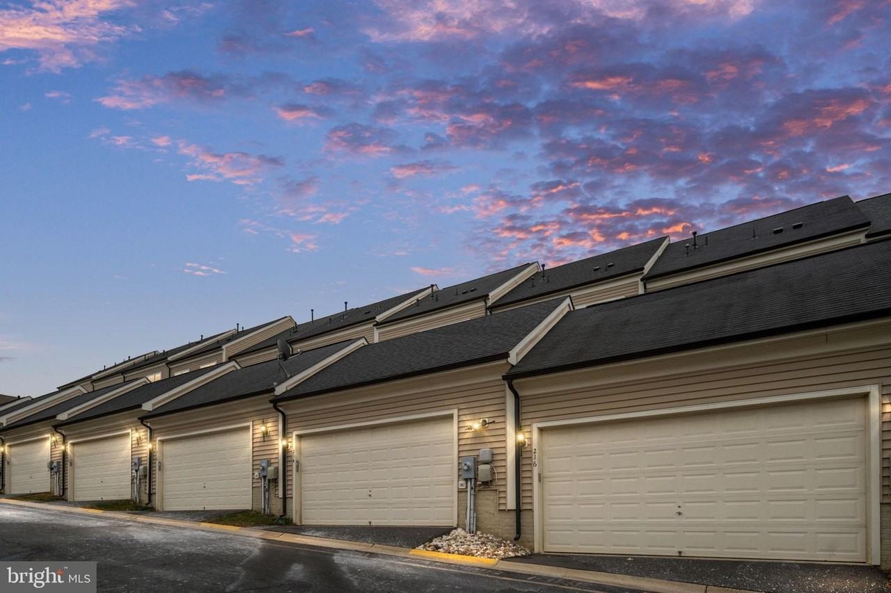 214 Almond Dr - Photo 7 of 50