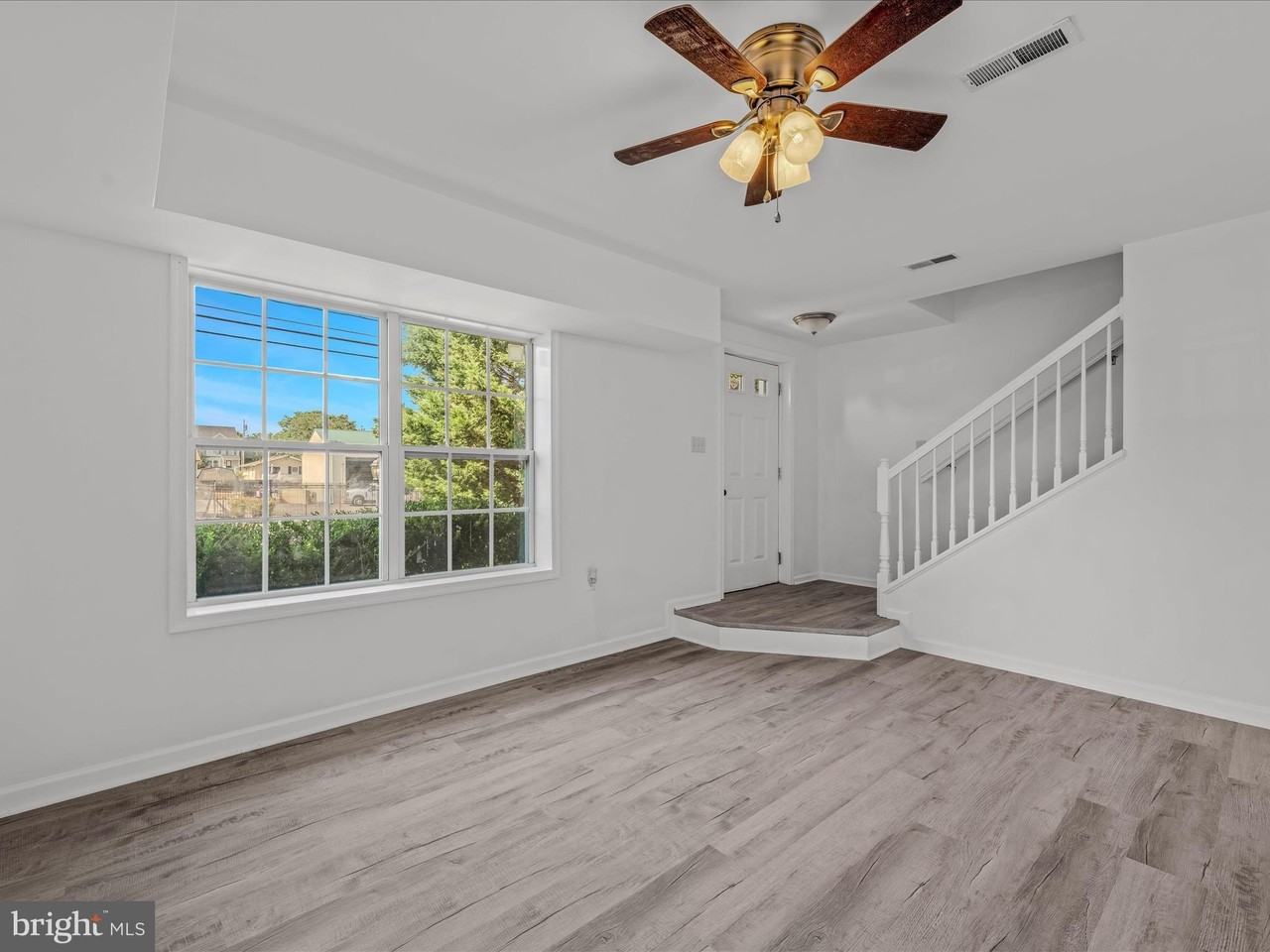 316 E 5th Ave - Photo 5 of 37