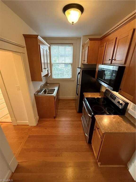 1301 Clover St #2 - Photo 3 of 6