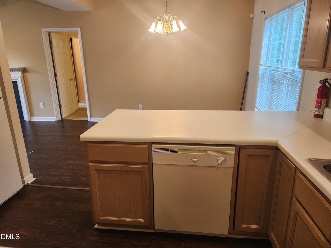 518 Johnson St - Photo 4 of 17