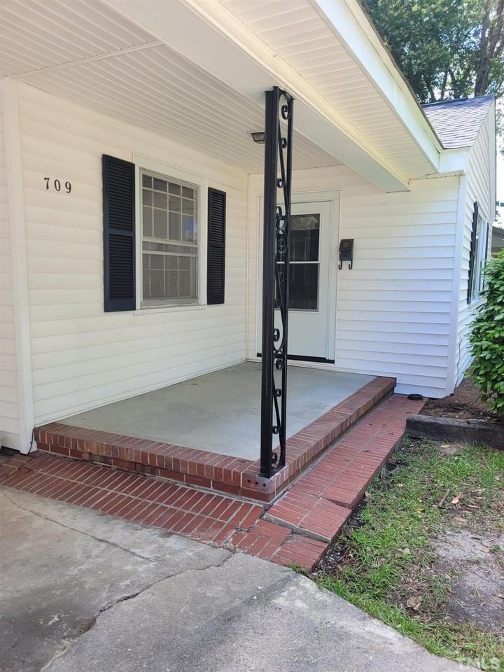 709 Broad St W - Photo 3 of 16