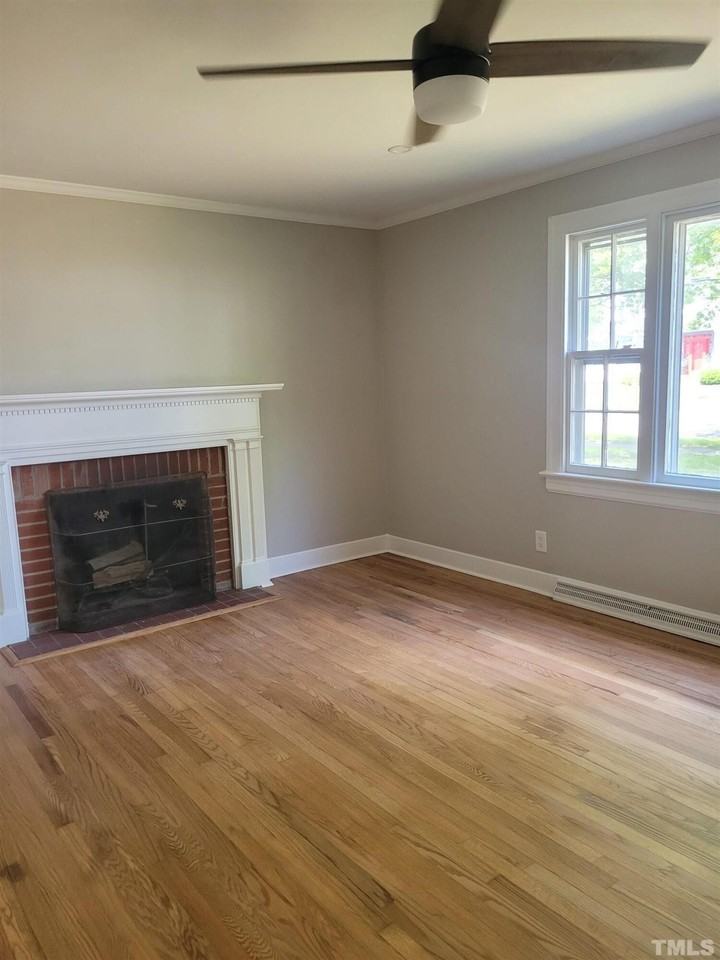 709 Broad St W - Photo 5 of 16