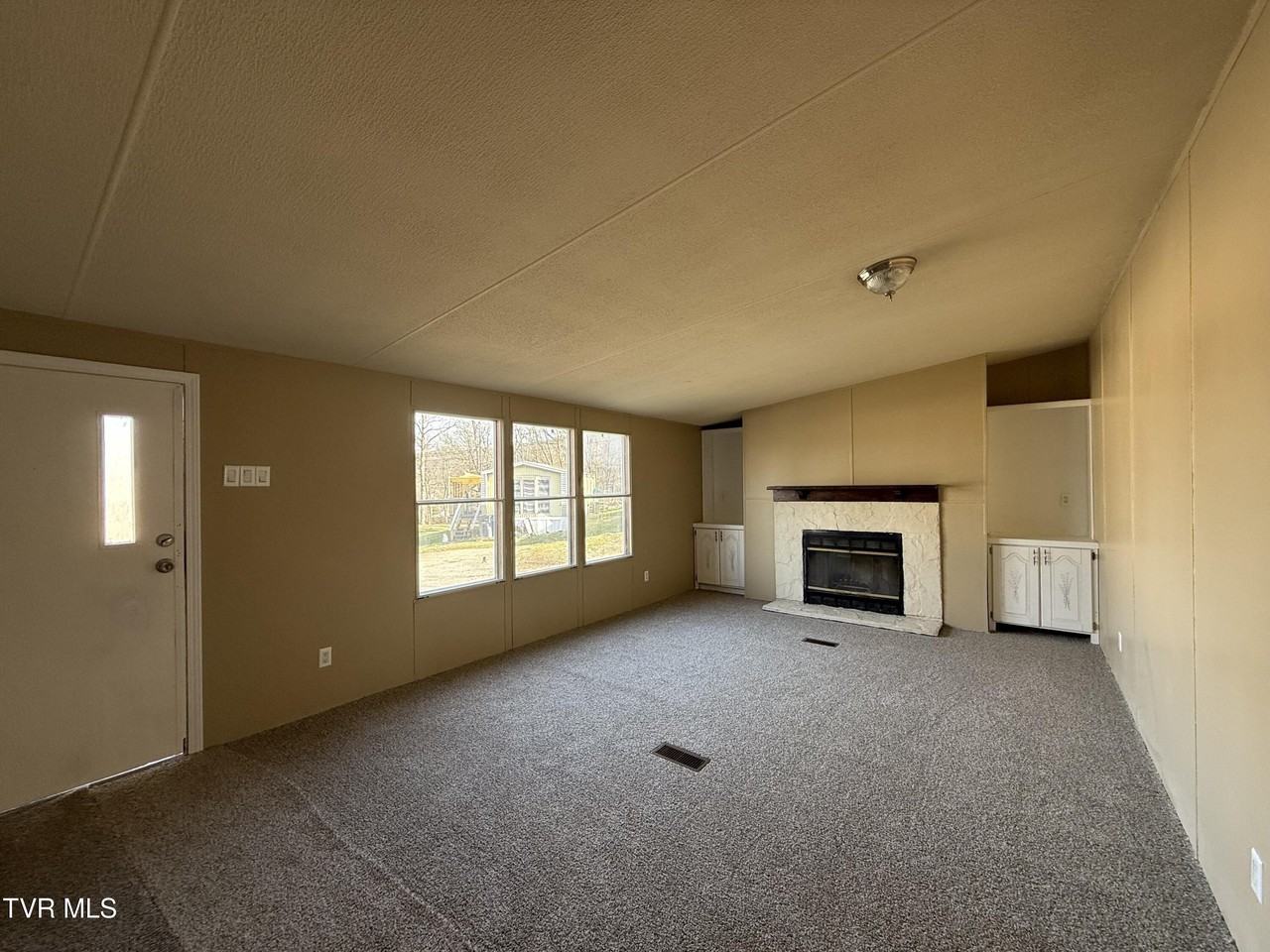 5633 Orebank Rd - Photo 5 of 8