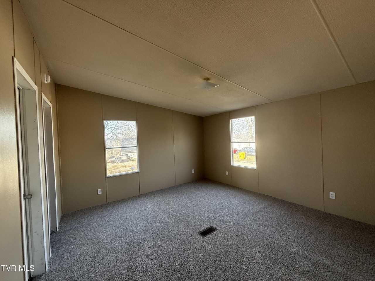 5633 Orebank Rd - Photo 6 of 8