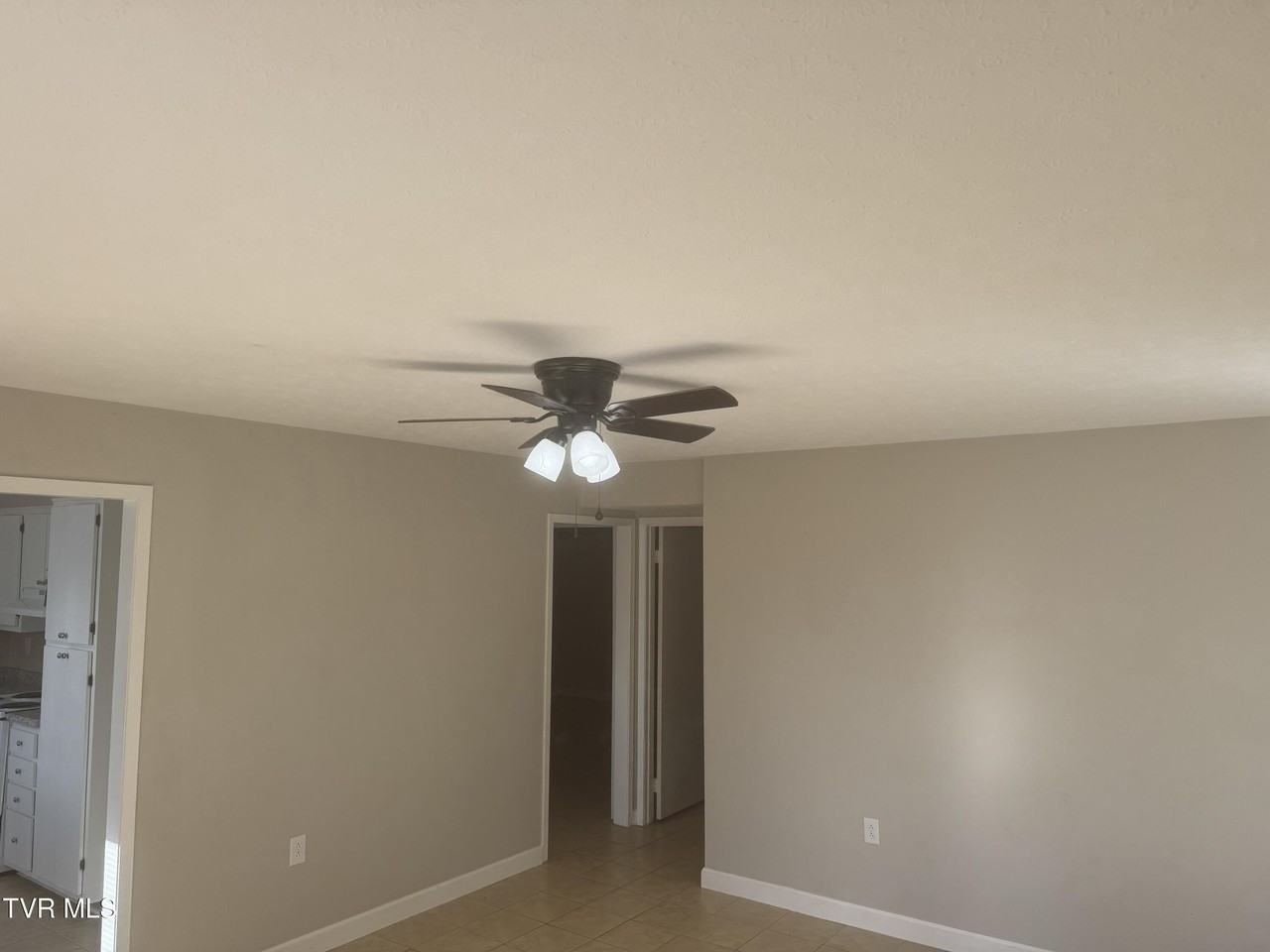 1001 Kiser Blvd Apt 11 #11 - Photo 2 of 8