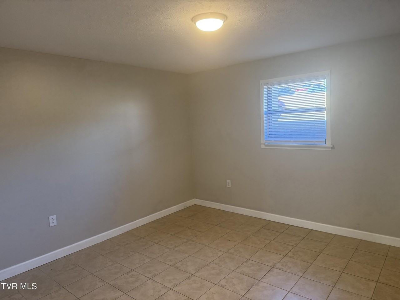 1001 Kiser Blvd Apt 11 #11 - Photo 5 of 8