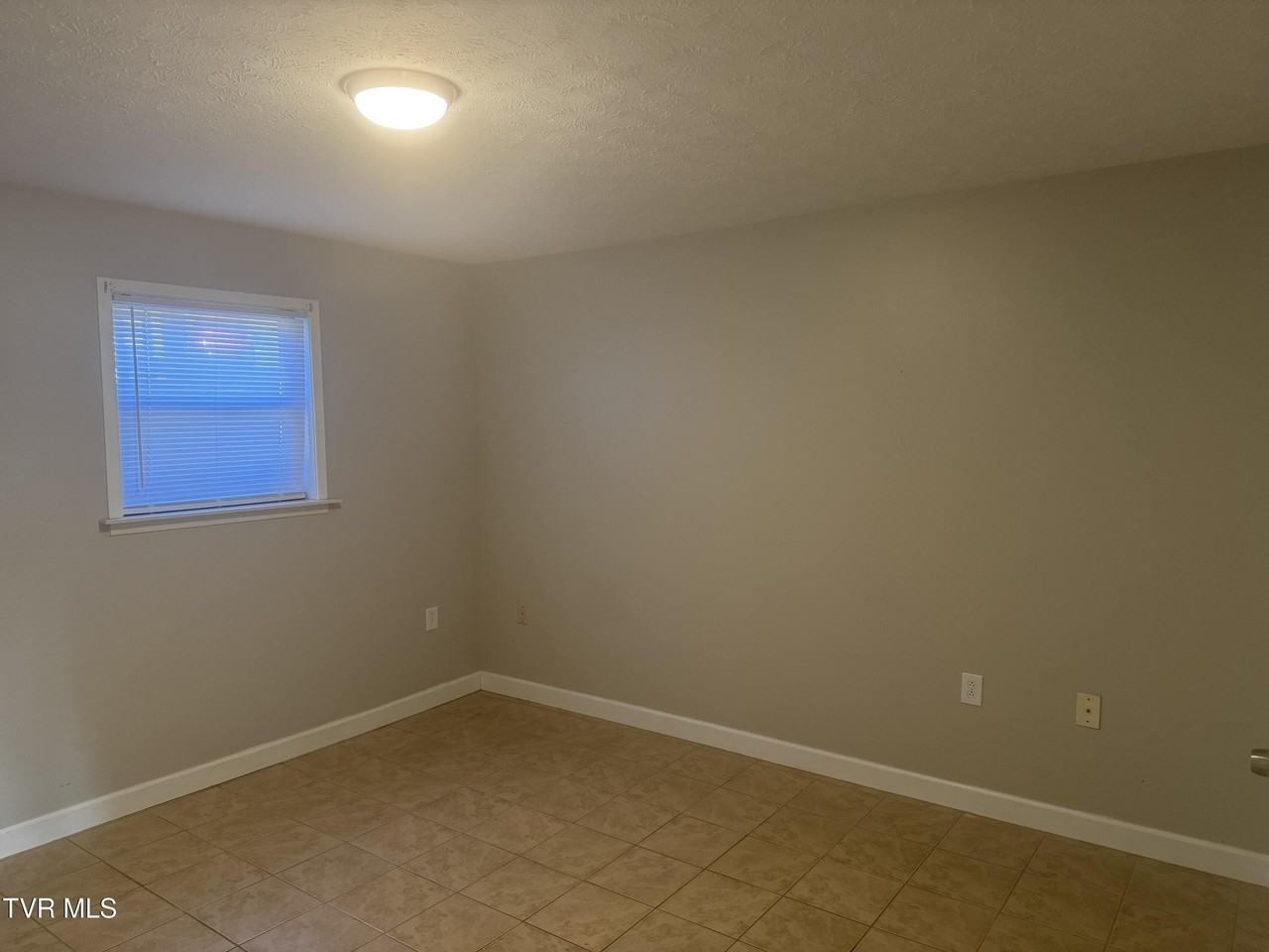 1001 Kiser Blvd Apt 11 #11 - Photo 6 of 8