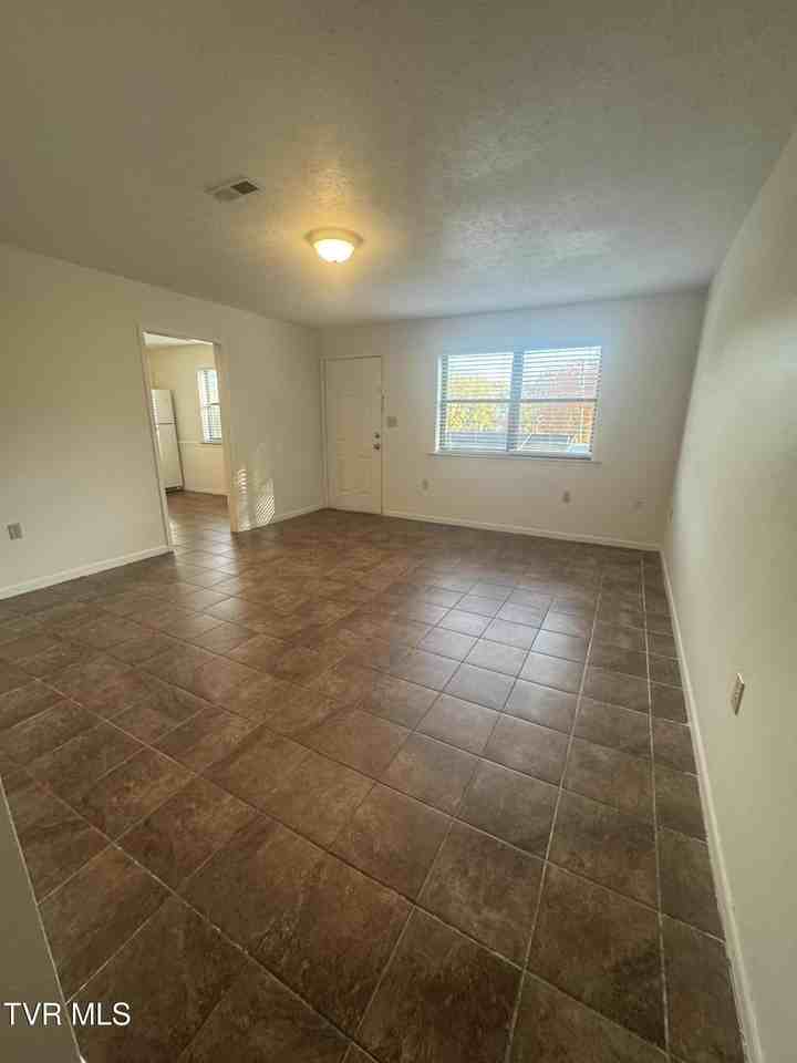 1001 Kiser Blvd Apt 13 #13 - Photo 2 of 12