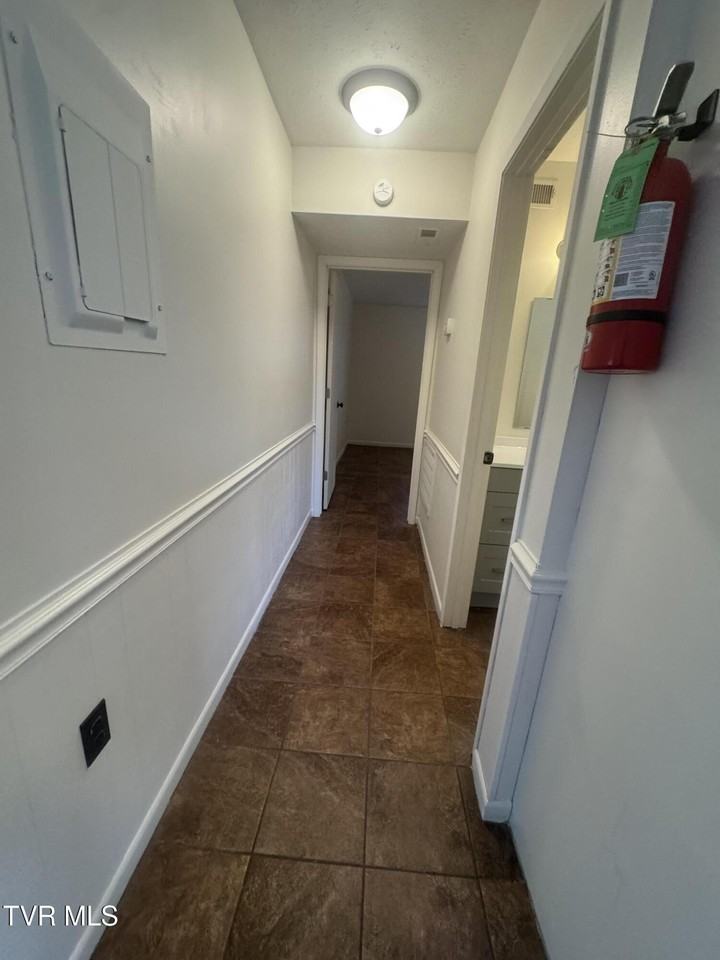 1001 Kiser Blvd Apt 13 #13 - Photo 7 of 12