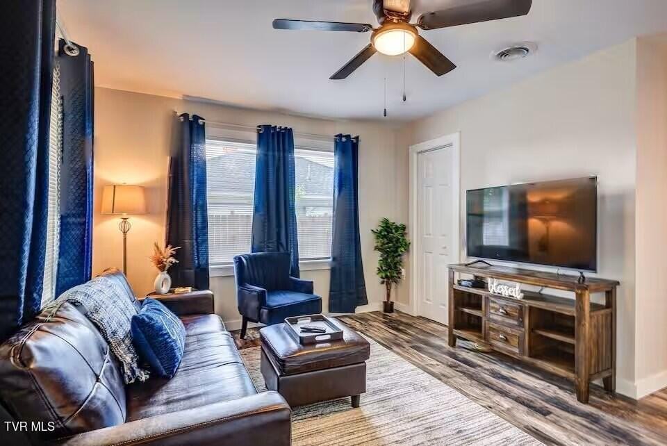 1330 E Sevier Ave - Photo 5 of 18