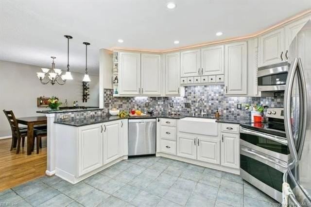 305 Peachtree Ln - Photo 2 of 28