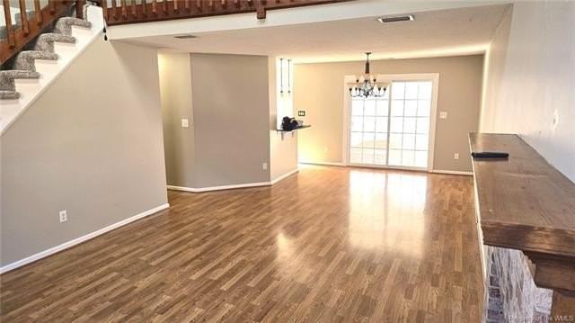 305 Peachtree Ln - Photo 4 of 28