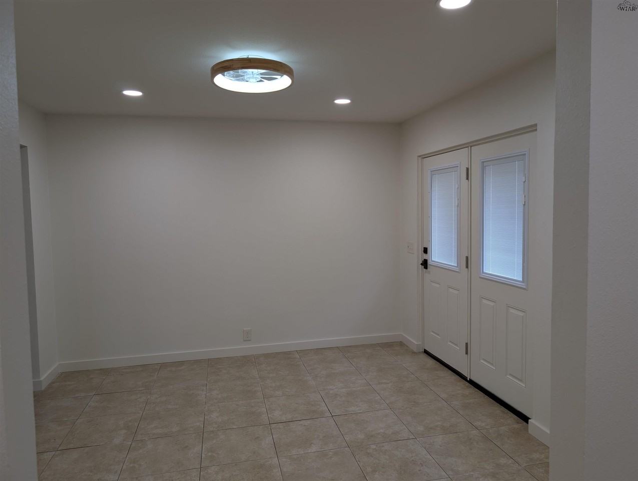 1311 Amherst St - Photo 4 of 12