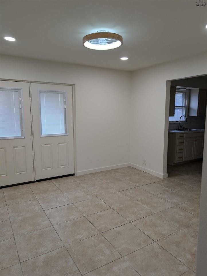 1311 Amherst St - Photo 5 of 12