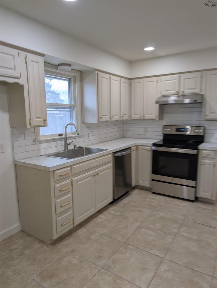 1311 Amherst St - Photo 7 of 12