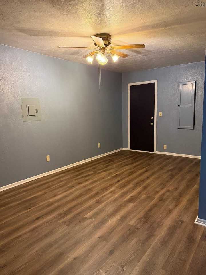 1019 Harris Ln - Photo 7 of 17