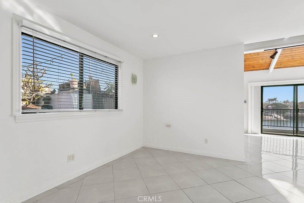 179 Bay Shore Ave - Photo 7 of 27