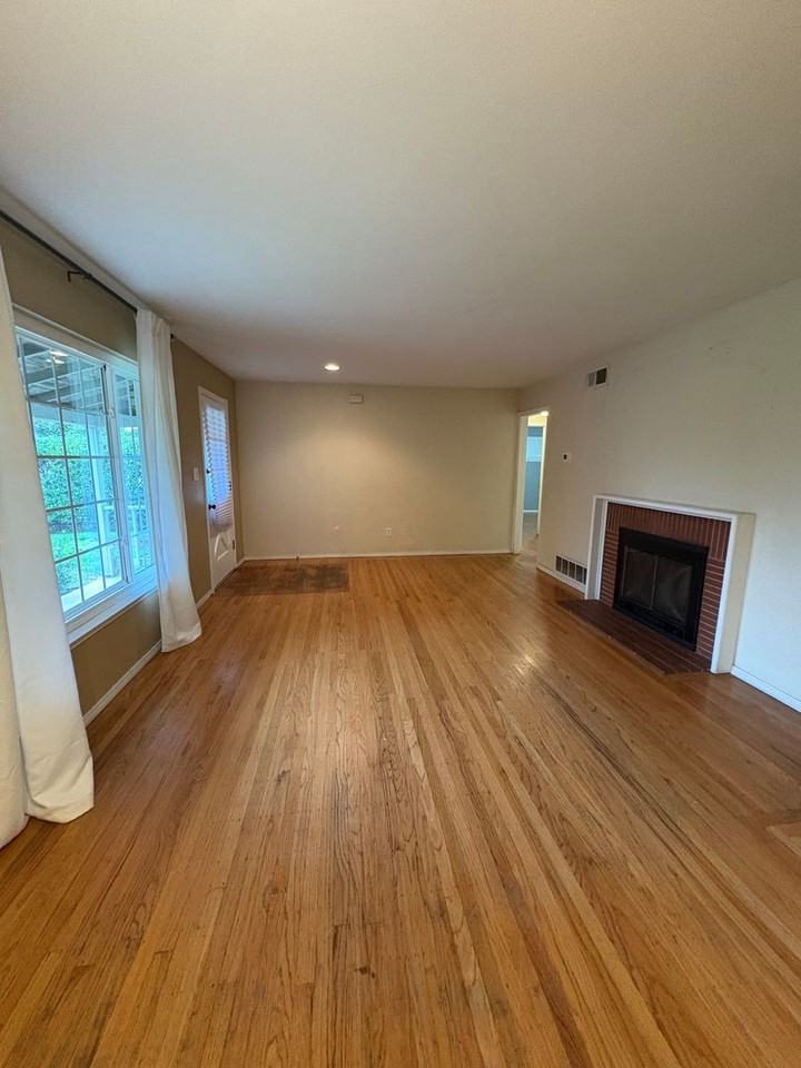 4866 J Pkwy - Photo 3 of 19