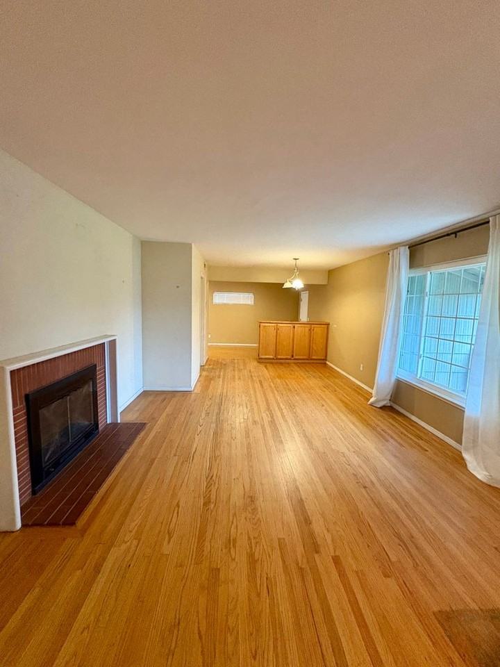 4866 J Pkwy - Photo 4 of 19