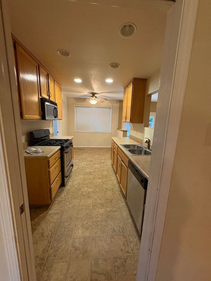 4866 J Pkwy - Photo 5 of 19