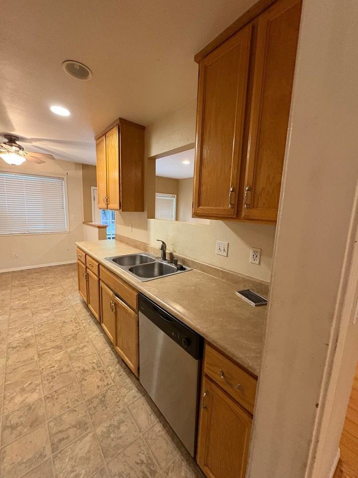 4866 J Pkwy - Photo 6 of 19