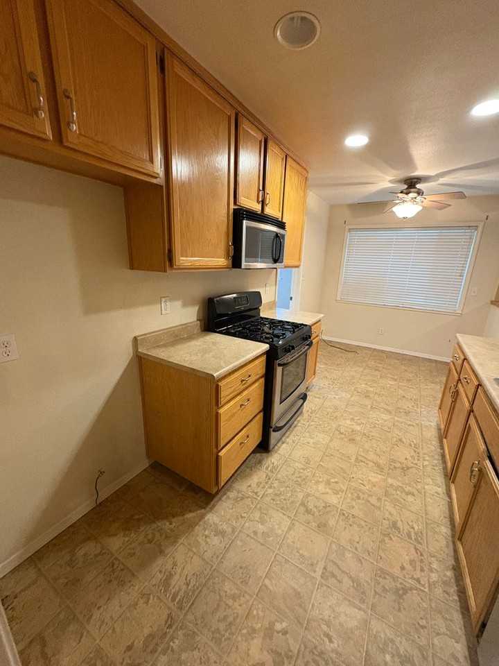 4866 J Pkwy - Photo 7 of 19