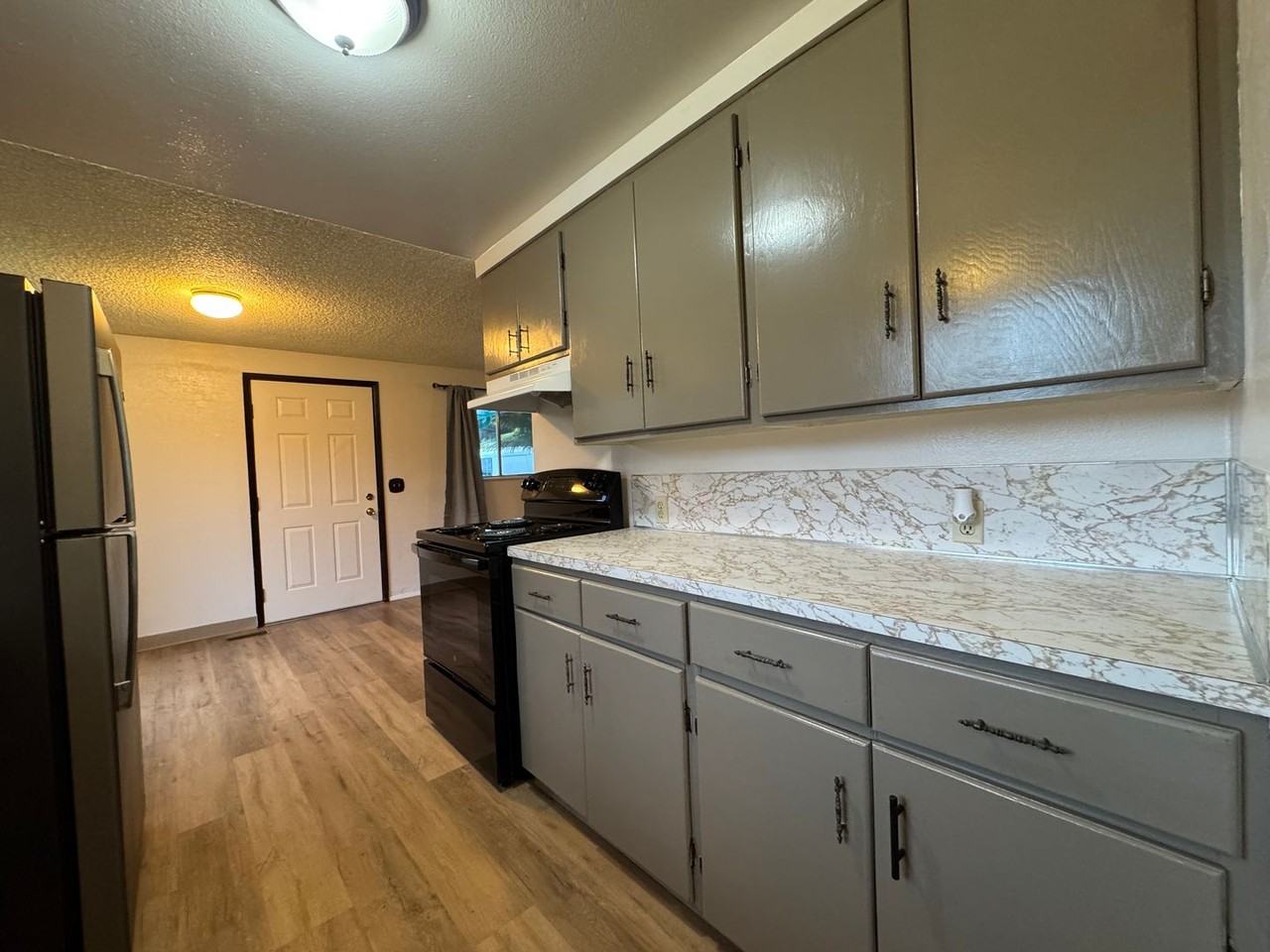 1281 Underhill Ave - Photo 2 of 27