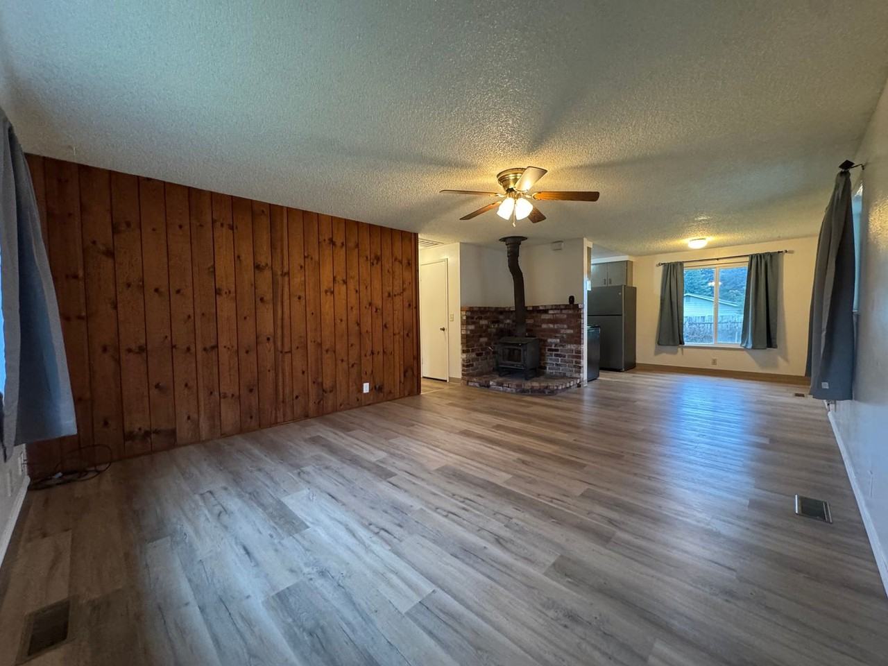 1281 Underhill Ave - Photo 3 of 27