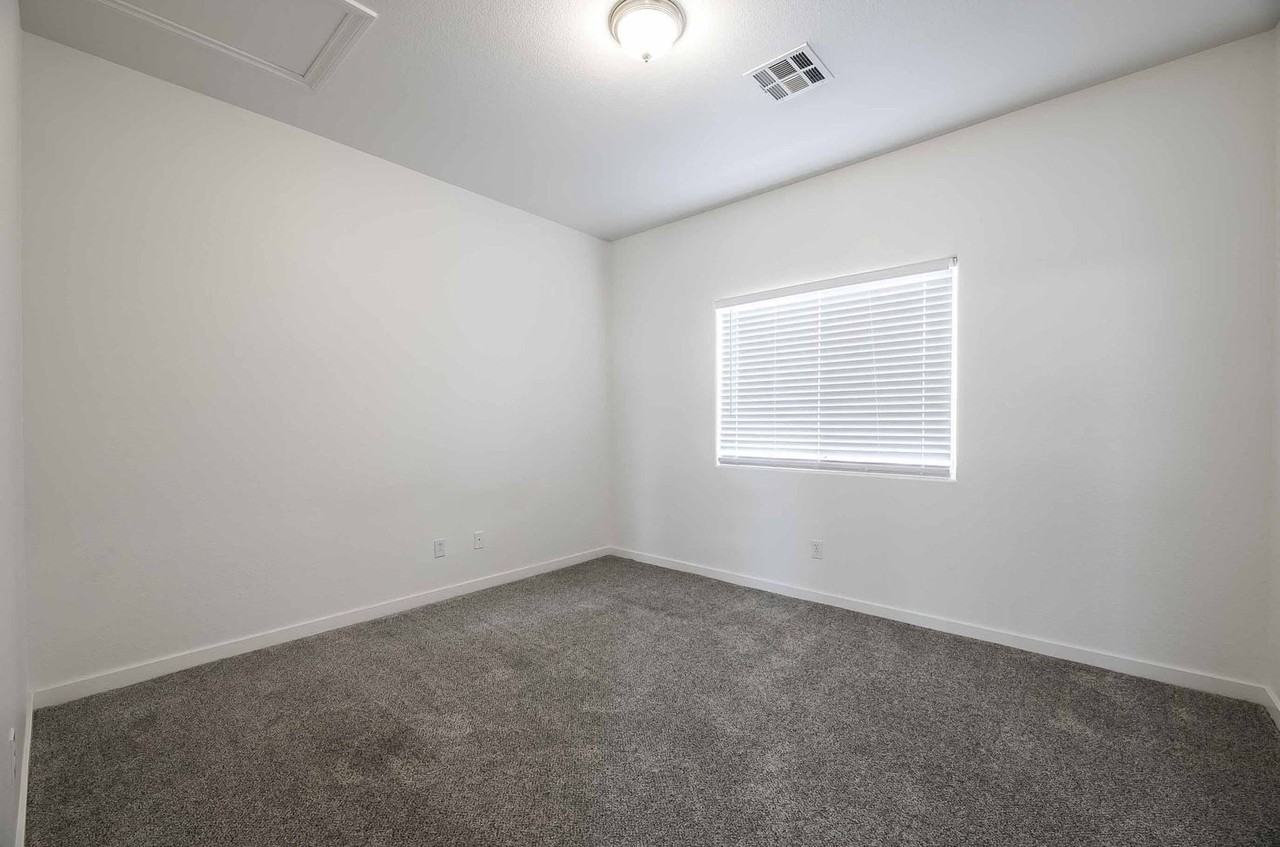 2306 Reading Hills Ave - Photo 3 of 19