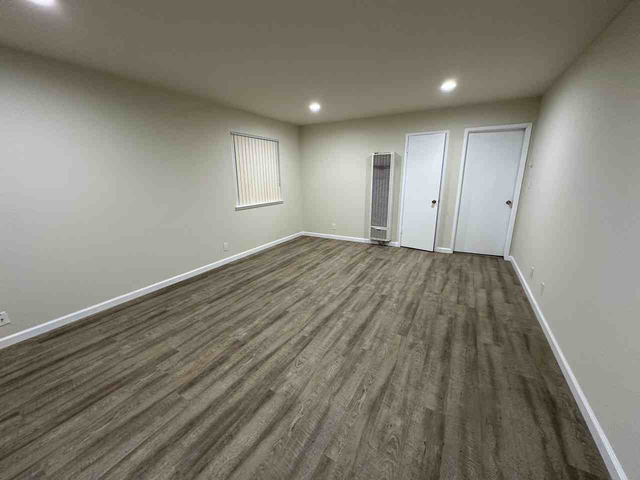 926 Desert Isle Dr - Photo 2 of 9