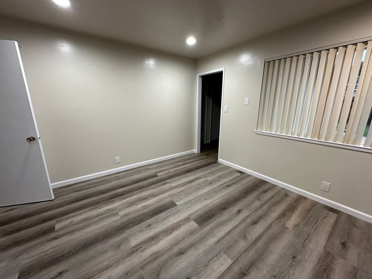 926 Desert Isle Dr - Photo 4 of 9