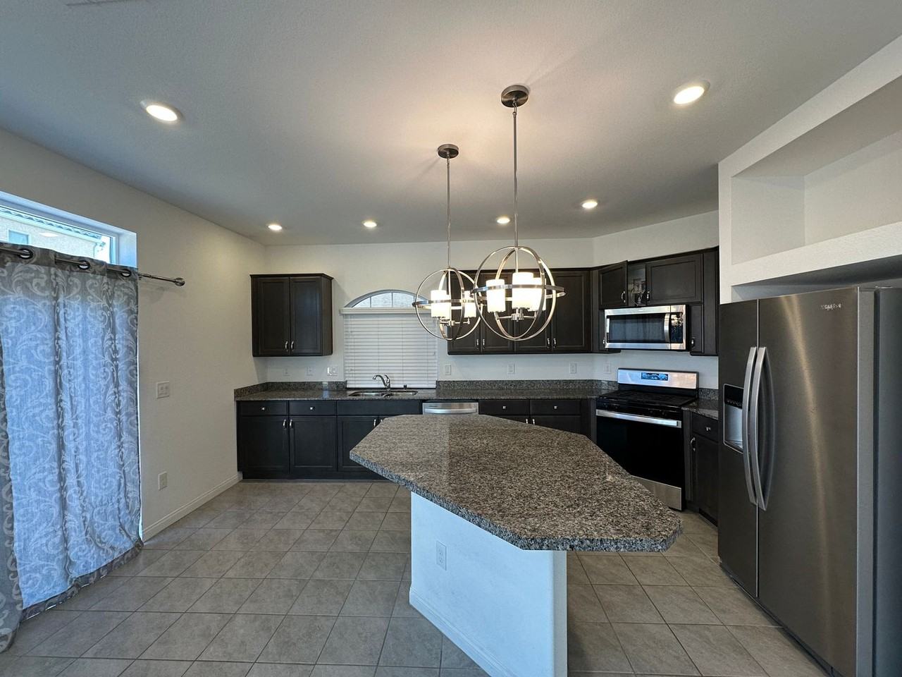 7744 Bellenden St - Photo 3 of 28