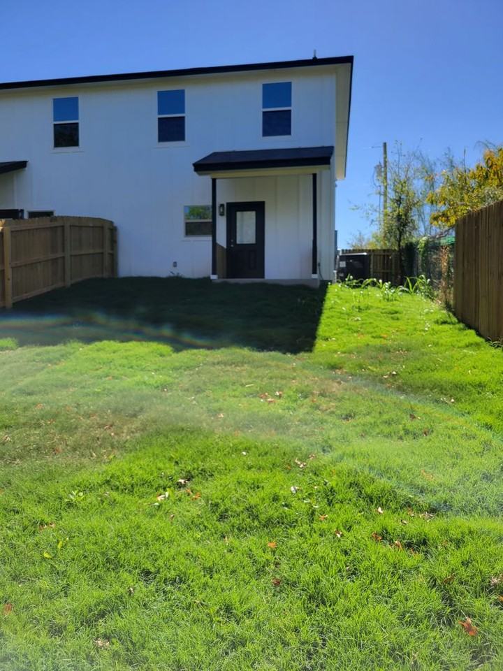 3909 Turner Ave - Photo 3 of 21