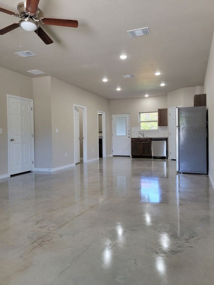 3909 Turner Ave - Photo 5 of 21