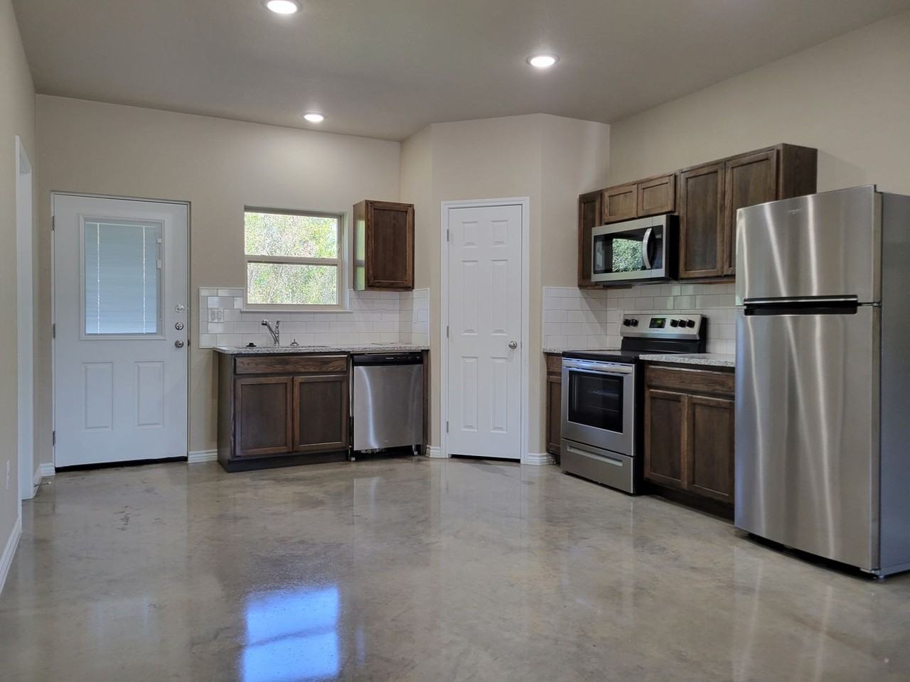 3909 Turner Ave - Photo 7 of 21