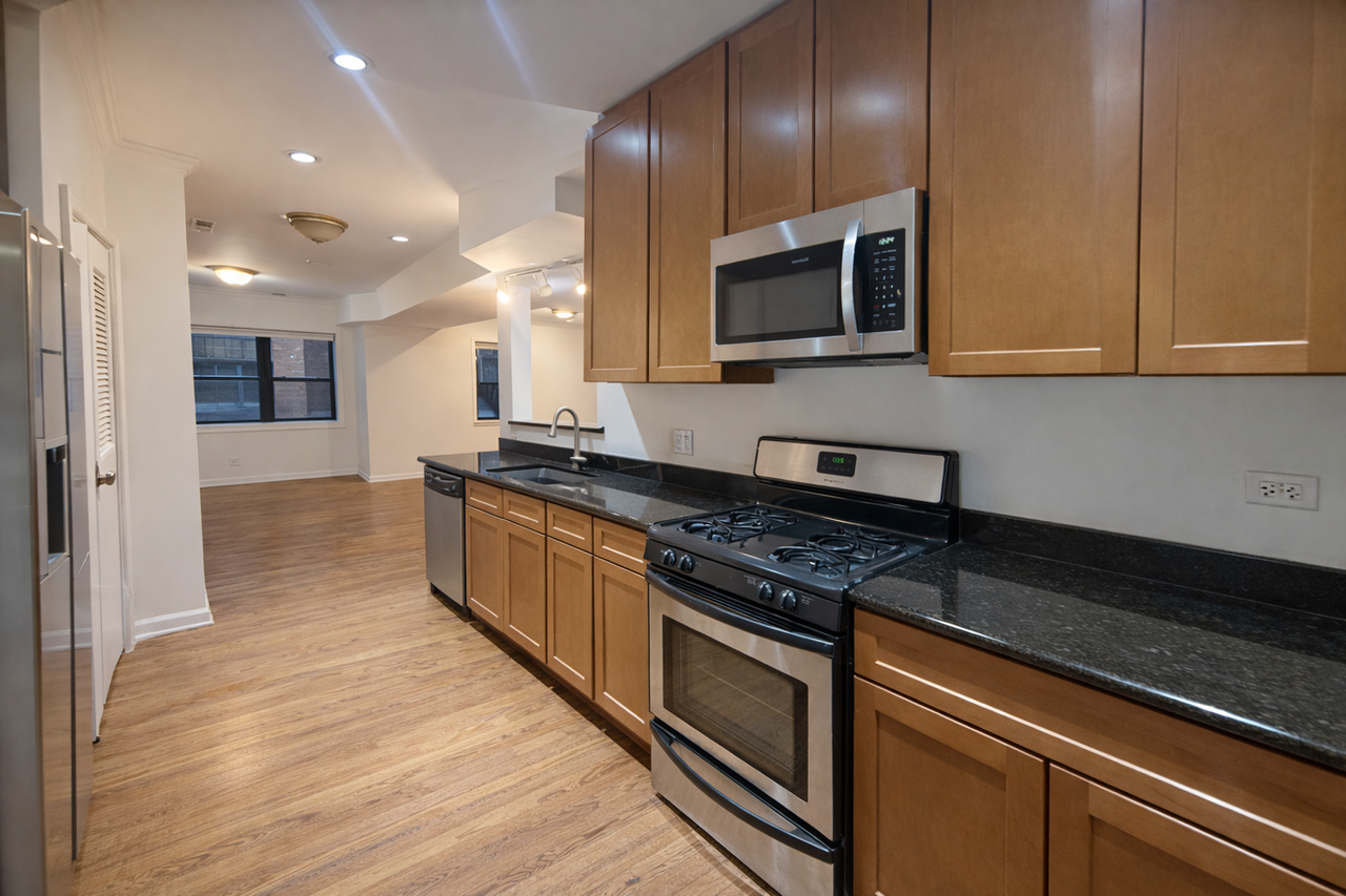 1635 W Farwell Ave - Photo 5 of 15