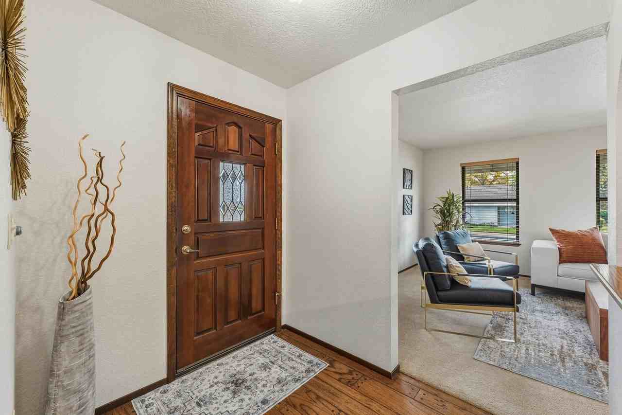 602 Fischer Ct - Photo 4 of 28