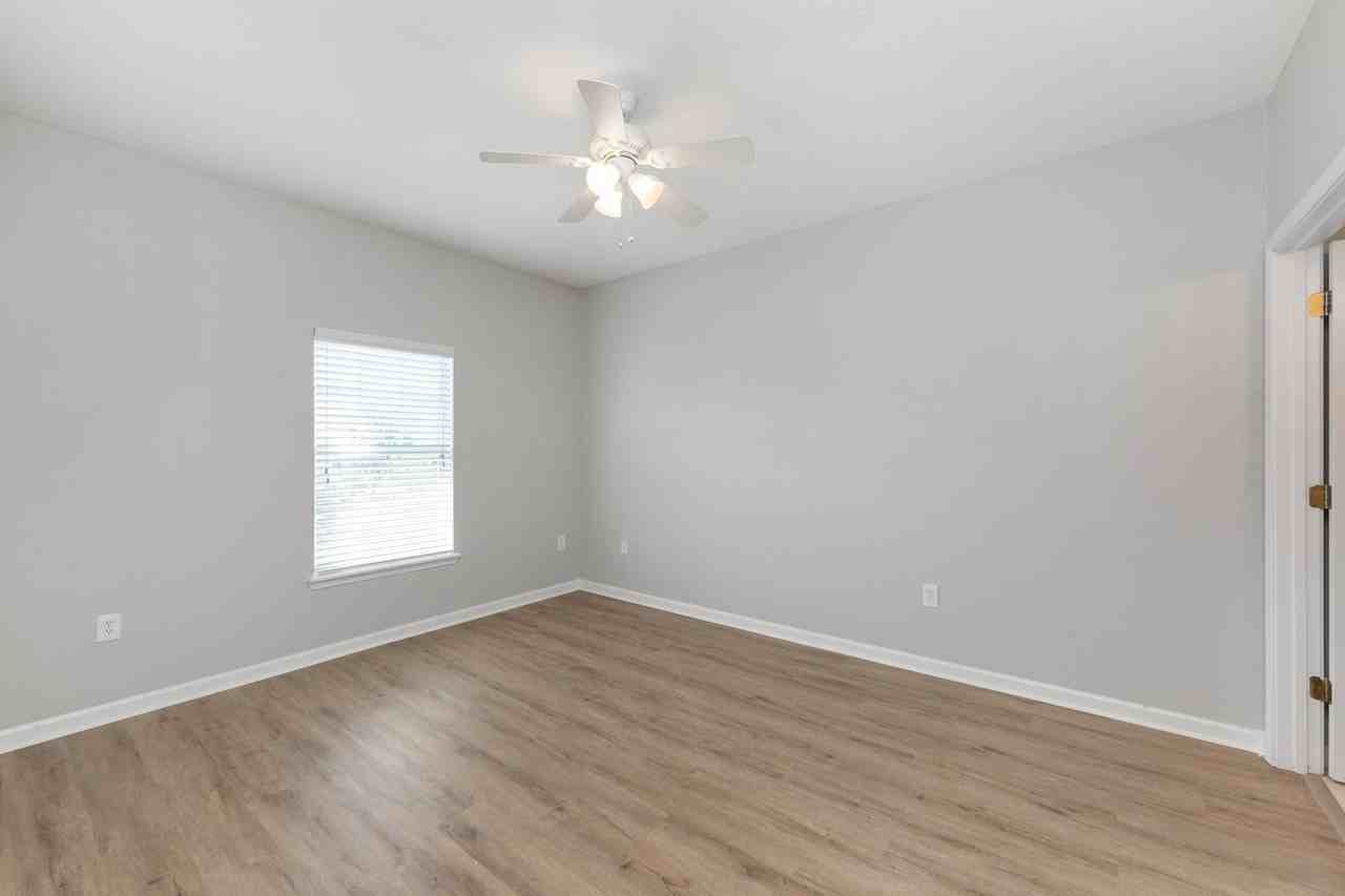 8226 Green Parrot Rd - Photo 4 of 35