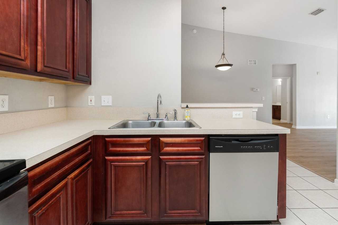 8226 Green Parrot Rd - Photo 7 of 35