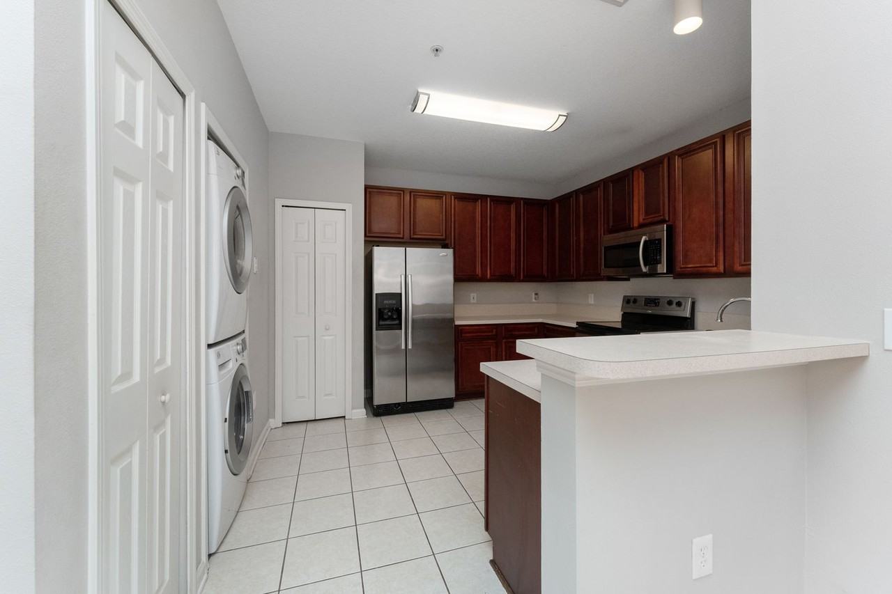 8226 Green Parrot Rd - Photo 6 of 35