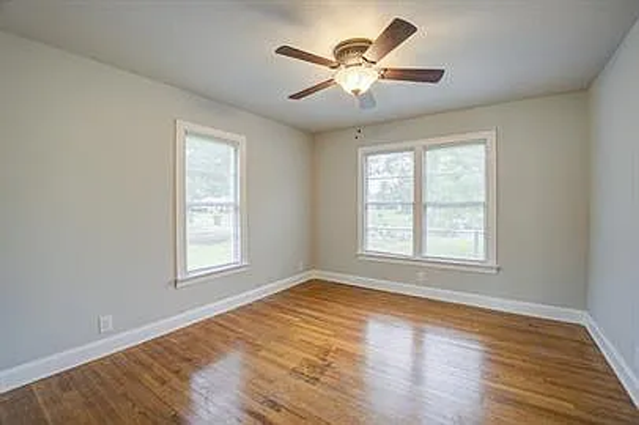 3330 12th St - Photo 3 of 6