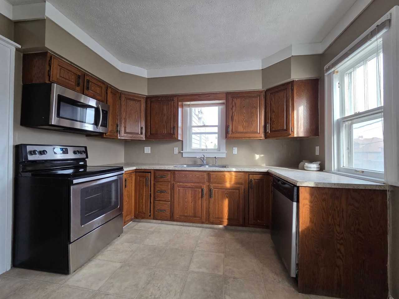 4204 Pacific St - Photo 4 of 13