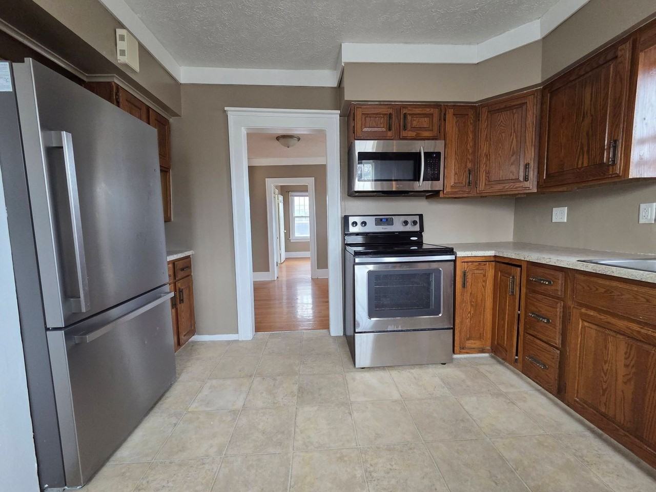 4204 Pacific St - Photo 5 of 13