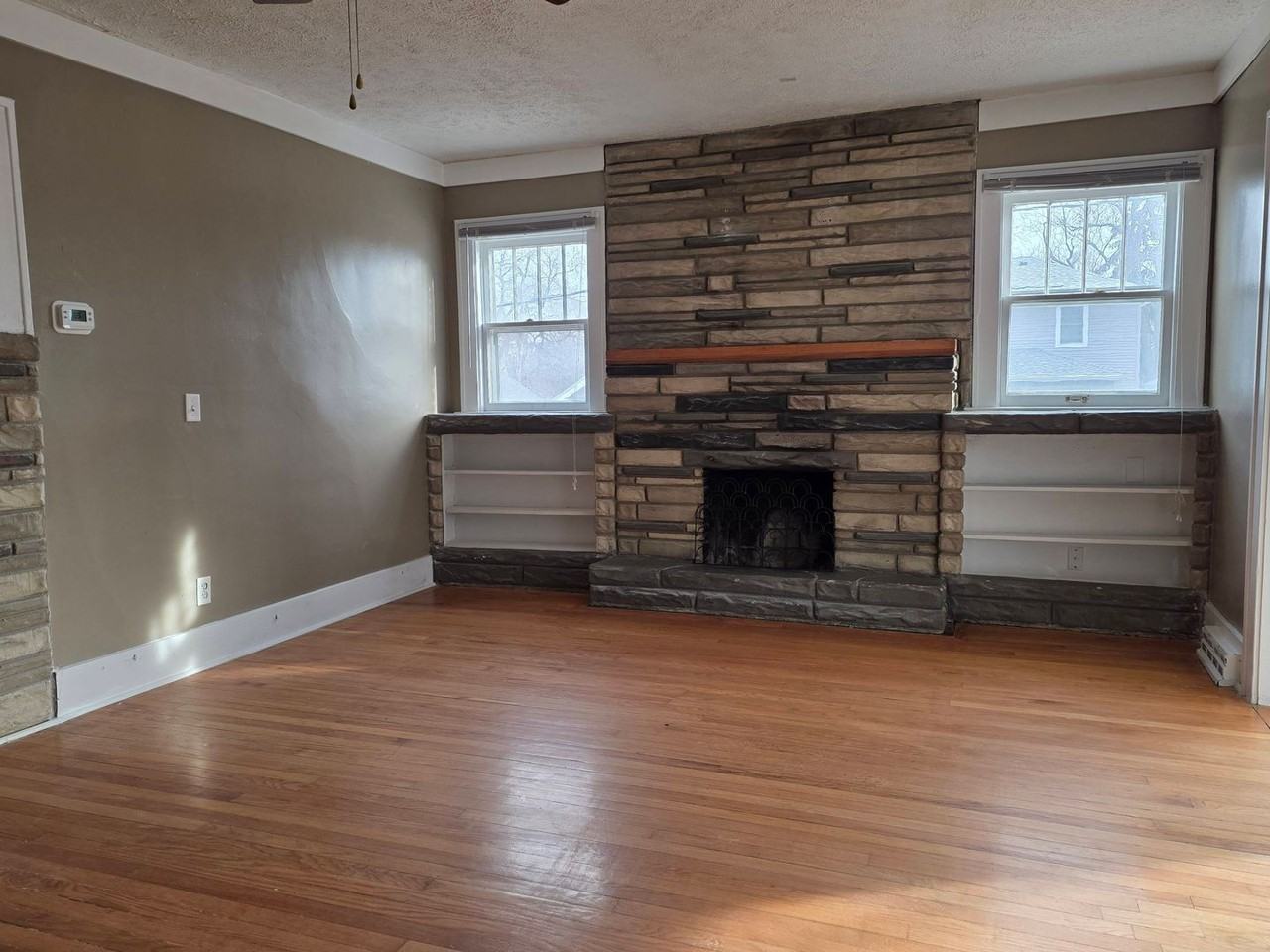 4204 Pacific St - Photo 6 of 13