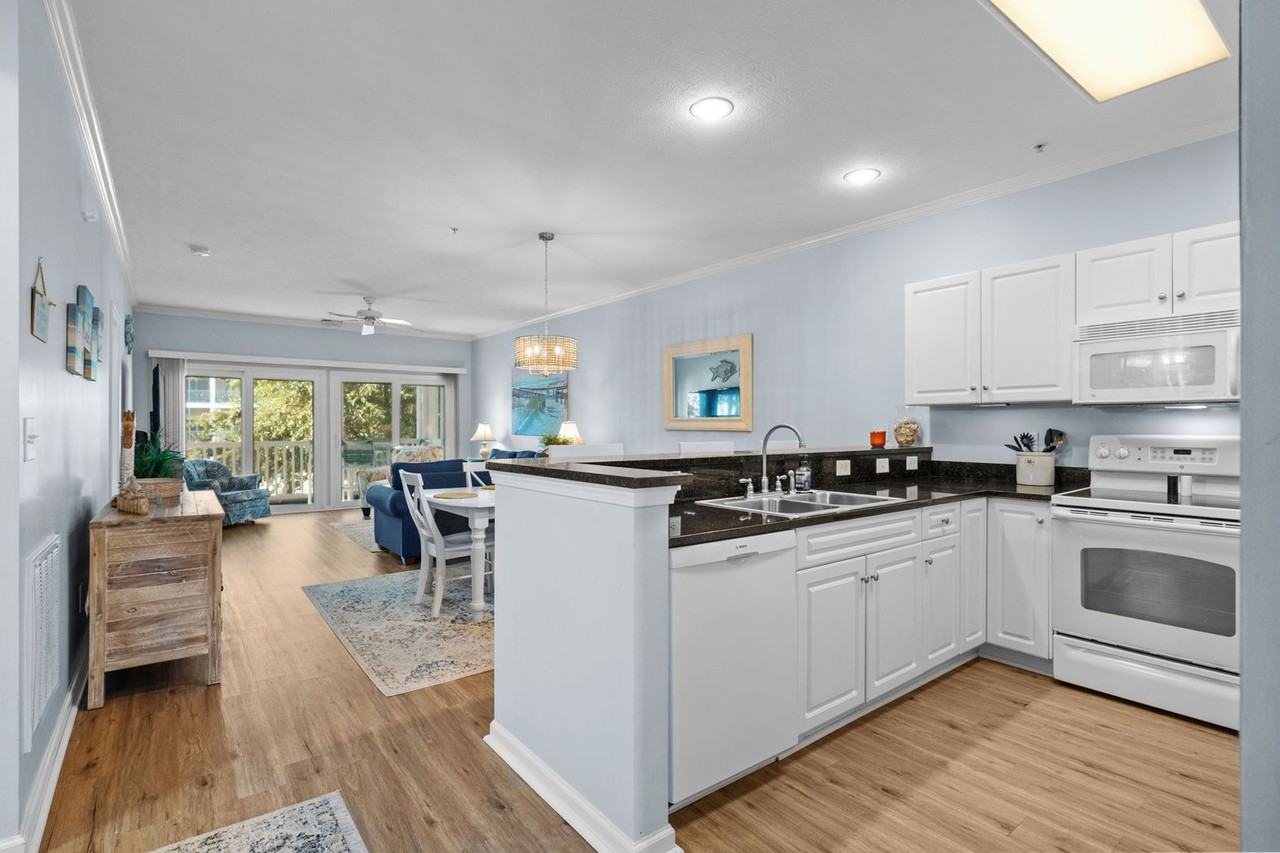 601 Hillside Dr N - Photo 2 of 50