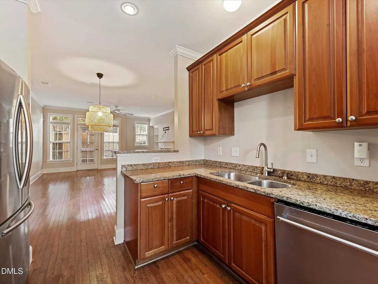 606 Highpark Ln - Photo 3 of 15