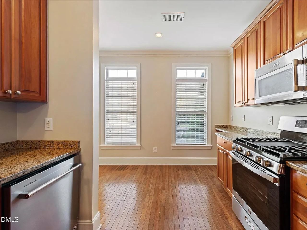 606 Highpark Ln - Photo 4 of 15