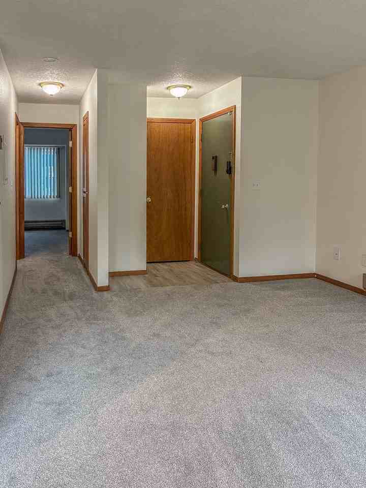 200 Sw Florence Ave - Photo 2 of 14