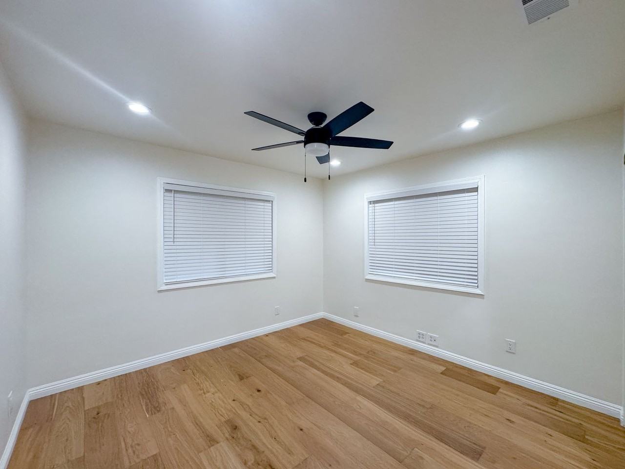 2210 S Mansfield Ave - Photo 4 of 13