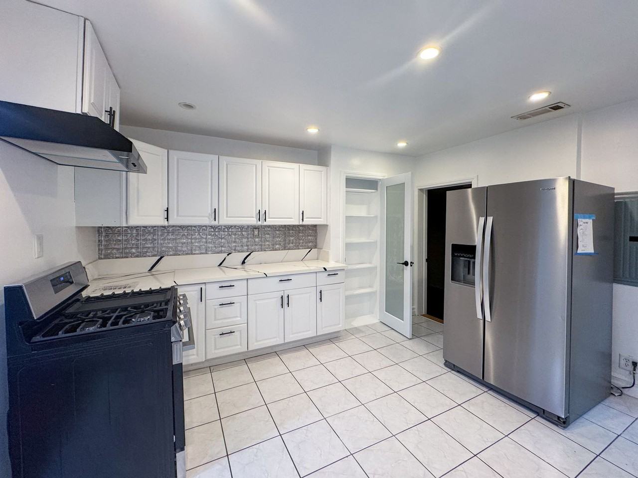 2210 S Mansfield Ave - Photo 5 of 13